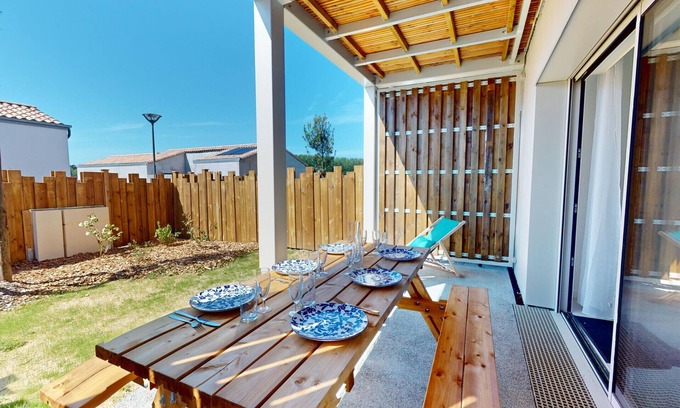 Givrand Apartment | Discover La Suite Océane: Pet-Friendly & Family-Oriented Stay