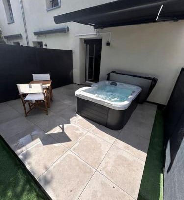 Haussonville-Blandan-Mon Desert-Saurupt Apartment | La suite secrète et son spa abrité
