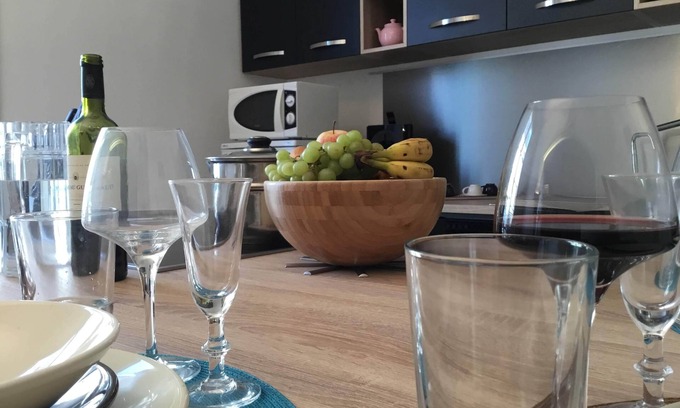 Redon Apartment | Top-Rated La Taniere du Corsaire: Family-Friendly Haven