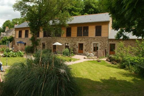 Lanvallay House | Pet-Friendly Retreat at La Tannerie du Port with Kitchen