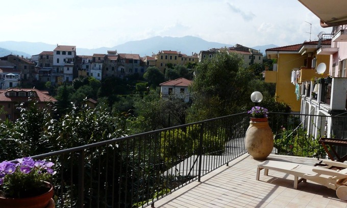 Civezza Apartment | Oceanfront La Tavernetta: Perfect for Family Getaways