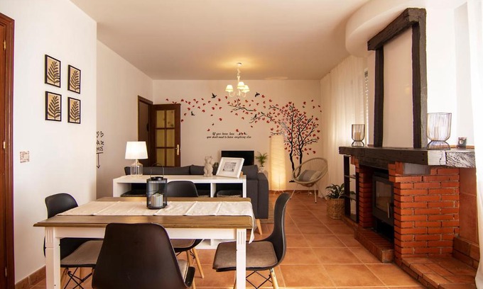 El Arenal Apartment | Family-Friendly Retreat at La Tendera - Rated 9.3/10