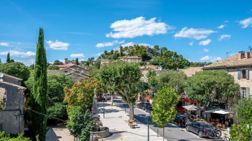 Eygalieres Apartment | Discover La Terrasse d'Eygalières: Family-Friendly Retreat