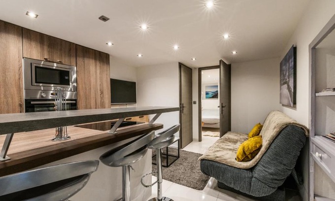 Veyrier-du-Lac Apartment | Inviting Stay at La Terrasse du Lac with Family-Friendly Perks