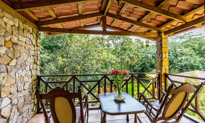 San Roque Bed & Breakfast | Inviting La Terraza Guest House B&B with Pool & Spa