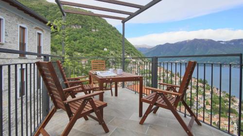 Moltrasio Apartment | Pet-Friendly La Terrazza di Casarico with Breakfast Included