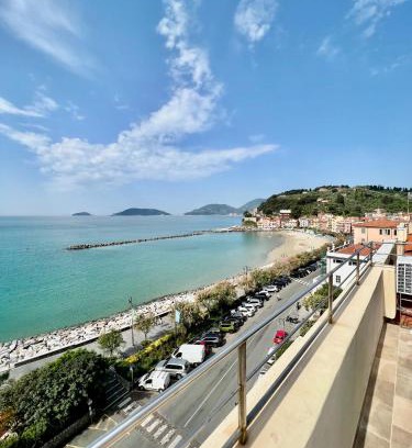 San Terenzo Apartment | Scenic La Terrazza di Shelley: Family-Friendly Retreat