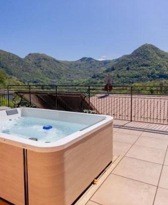 Castiglione d'Intelvi Apartment | Inviting Oceanfront Retreat at La Terrazza sui Monti