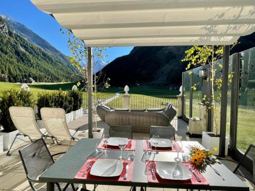 Cogne Apartment | LA TERRAZZA: Pet-Friendly Retreat with 9.1/10 Guest Rating