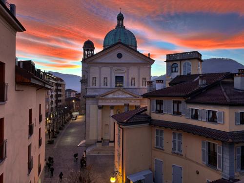Intra Apartment | Guest Rated 9.6: La Terrazza - Family & Pet Friendly Stay