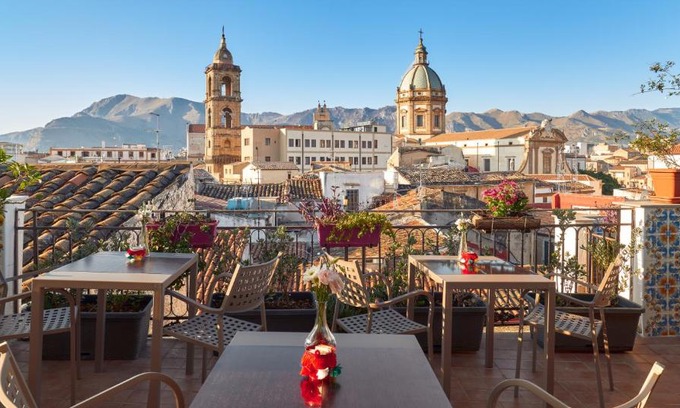 Centro Storico Bed & Breakfast | Prime Getaway at La Terrazza sul Centro - 4 Star Retreat