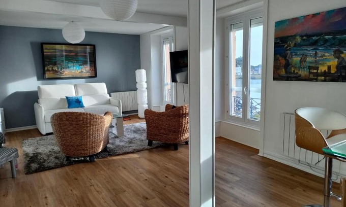 Portrieux Apartment | Serene La Timonerie: Oceanfront Views & Family-Friendly Stay