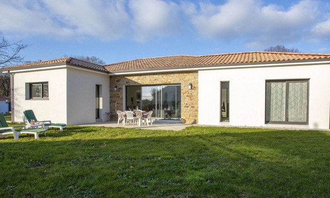 Pornic House | Oceanfront Retreat at La Tingère by Interhome