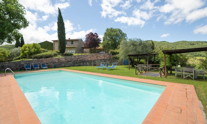 Greve in Chianti House | Relax at La Torre: Pet-Friendly with Pool & Spa Amenities