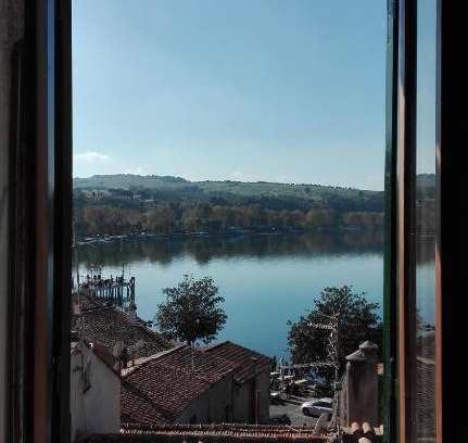 Lake Bracciano House | Oceanfront Bliss at La Torretta del Lago - Rated 9/10