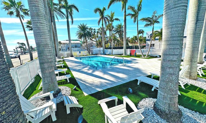 Pass-a-Grille Historic District Apartment | Explore La Tortuga Historic Pass A Grille St Pete Beach