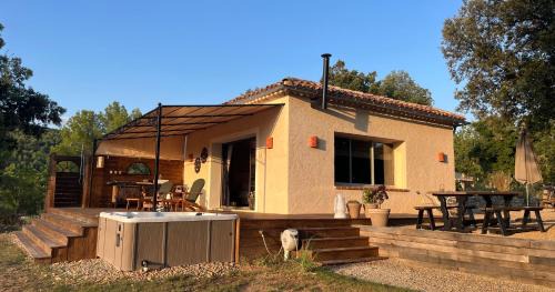 Tourtour Apartment | La Tour de Roubeirolle