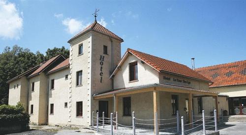 Mairieux Hotel | Discover La Tour Des Lys: Pet-Friendly & Family Welcome