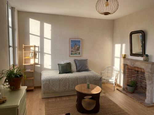 Semur-en-Auxois Apartment | Discover La Tour: High-Quality Stay with 8.5/10 Rating