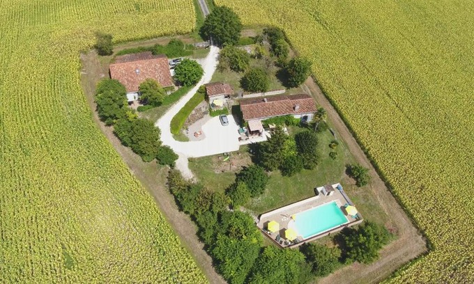 Nanteuil-de-Bourzac House | Relax at La Tranquillité: Oceanfront Bliss Awaits
