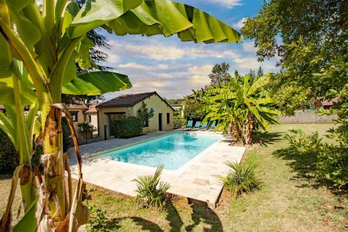Sarlat-la-Caneda House | Discover La Trappe: Family-Friendly Hotel with Pool Access