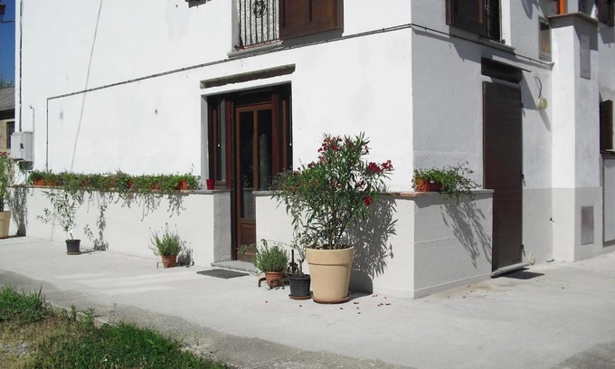 Canelli Apartment | Affordable LA TRIFULA: Pet-Friendly with Hot Tub & Kitchen
