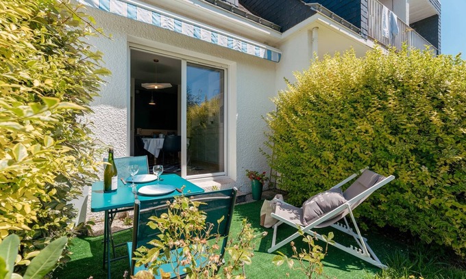La Trinite-sur-Mer Apartment | Oceanfront Apartment in La Trinité/Mer with Breakfast