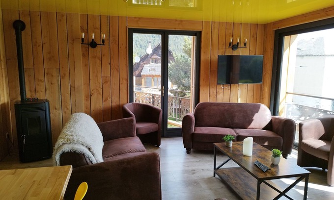 Formigueres Apartment | Experience La Truite: Family-Friendly Retreat by the Village