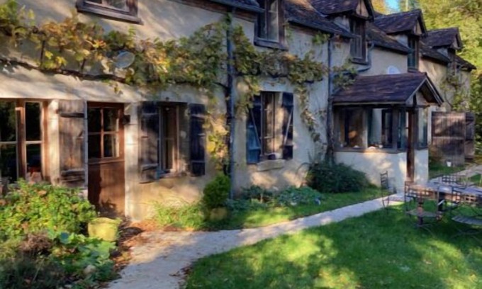Morogues House | Relax at La Vallée Aux Rivières with Ocean Views & Family Fun