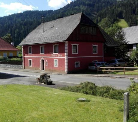 Pusterwald House | Cozy Retreat at La vecchia Mesnerhaus with Hot Tub & Breakfast