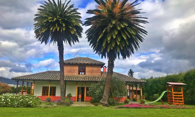Zipaquira House | Perfect Family Retreat: La Verbena Colonial Getaway