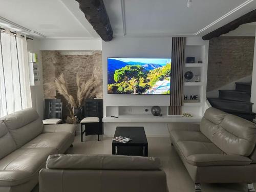Cesny-Bois-Halbout House | Family-Friendly Retreat at La Verdière - Rated 9/10