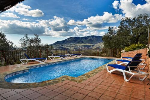 Iznajar House | Experience Oceanfront Bliss at LA VESANILLA Hotel