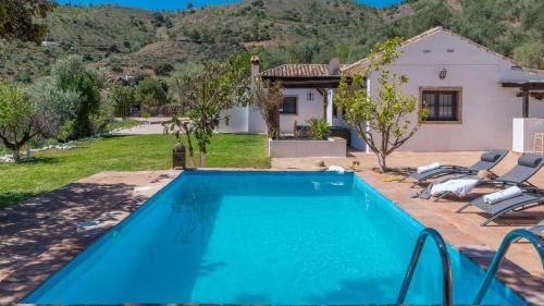 Casabermeja House | Family-Friendly La Viña del Pájaro Casabermeja with Pool