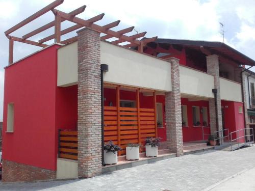 Codigoro House | Exceptional La Via Del Volano: Pet-Friendly Retreat Awaits