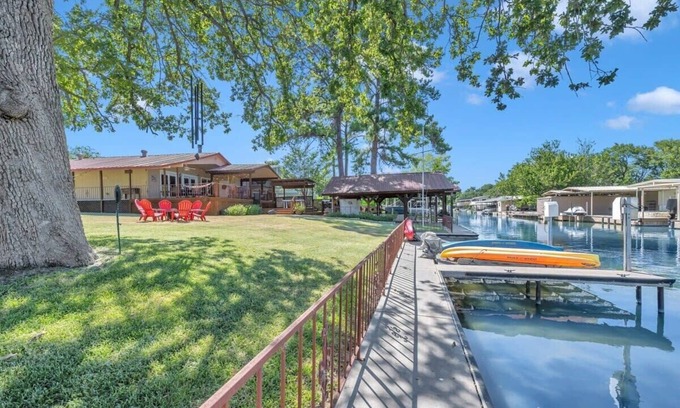 Granite Shoals House | Experience La Vida Lago: Waterfront Retreat with Pool & Views