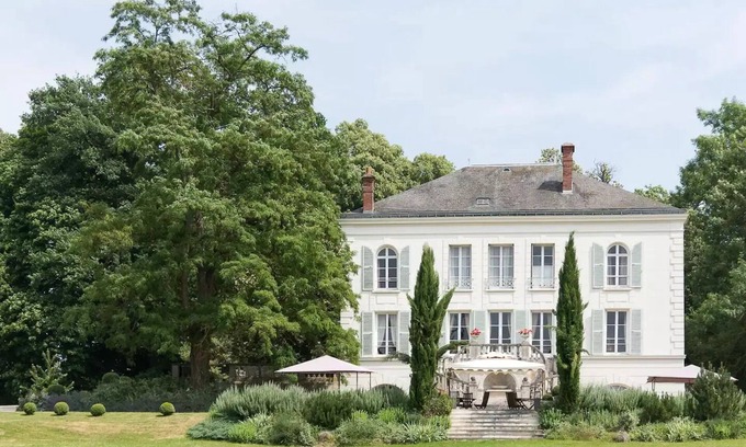 Orgeval House | Experience La vie de Château à Orgeval with Private Pool