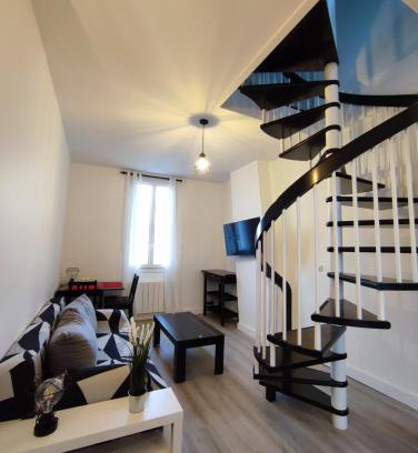 Maisons-Laffitte Apartment | Elegant Getaway at La vie en blanc et noir Maisons-Laffitte