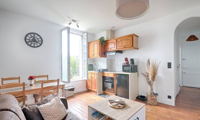Saint-Maurice Apartment | Experience La Vie en Rose - Family-Friendly Stay in Paris