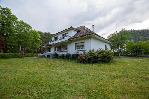 Val-de-Travers Villa | Top-Rated La Viela: Family and Pet-Friendly Retreat