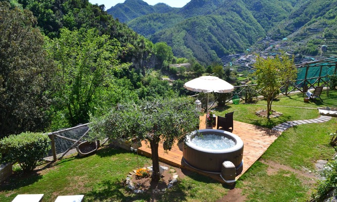 Pucara Apartment | Discover La Vigna: Loft with Outdoor Hot Tub & Lemon Gardens