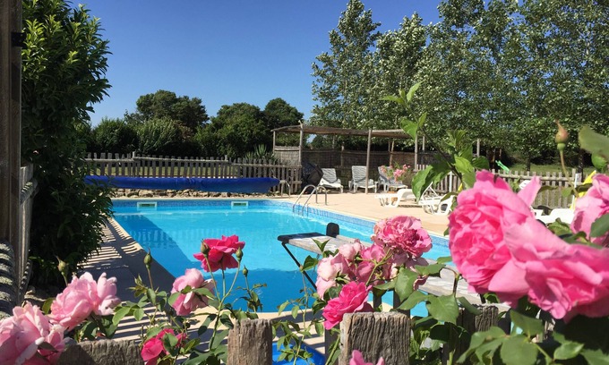 Hanc House | La Vigne: Stunning 2-Bed Cottage with Pool & Gardens