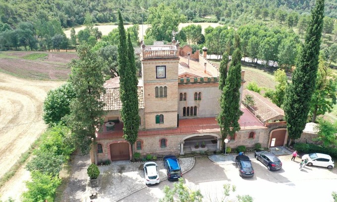 Castellnou de Bages Apartment | Top-Rated La Vila d'Argençola - Family & Pet Friendly Stays