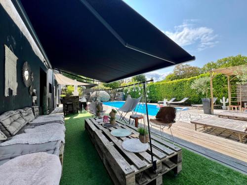 Moret-Loing-et-Orvanne House | La Villa d'ElodibiZa: Poolside Retreat Just 45 Minutes from Paris