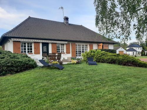 Sassenay House | Beachfront Bliss at La villa Dakoté - Rated 9.2/10!