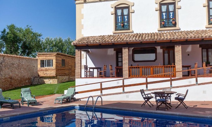 Olmedilla de Alarcon House | Discover La Villa del Pantano: Pet-Friendly Oceanfront Oasis