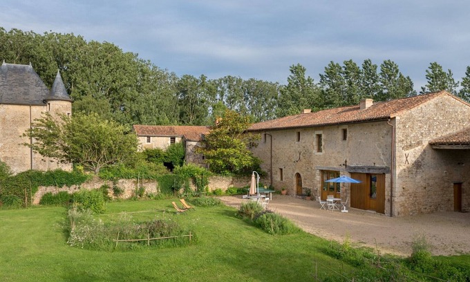 Marnes Cottage | Relax at La Villa Des Licoches with Ocean Views & Spa