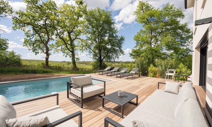 Latresne House | Explore La Villa des Vignes with Ocean View & Spa Amenities