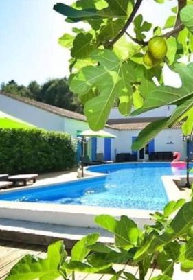 Bize-Minervois Bed & Breakfast | Discover La Villa Du Menhir: Oceanfront Bliss Awaits