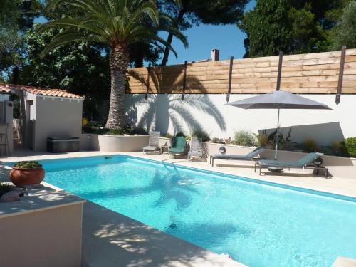 Martigues Villa | Pet-Friendly La Villa du Petit Port with Oceanfront Pool